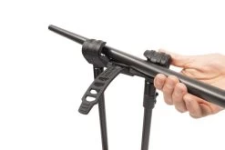 Avid - Lok Down Landing Net Holder -Wilde Visserij Winkel avid carp lok down landing net holder 4