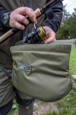 Korum - Supa Lite Reel Pouch -Wilde Visserij Winkel korum supa lite reel pouch 3